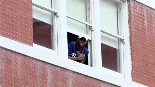 Residents of Texas apartment complex come together in song