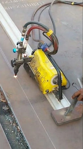 PUG gas cutting machine for 16mm MS plate cutting.