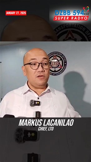 Tuluyan nang kinansela at pinawalang bisa ng LTO ang driver's license ng isang LGU employee matapos manakit ng e-trike driver sa Taguig City Ayon kay LTO chief Markus Lacanilao, nakitaan ng mga paglabag ang LGU employee na sangkot sa road rage Dagdag pa niya, hindi lang bilang isang driver kundi bilang isang manggagawa ng gobyerno ay kailangang pairalin ang pagiging mahinahon sa lahat ng pagkakataon. 🎥Carlo Mateo, DZBB | Super Radyo DZBB 594khz