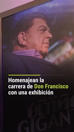 📺 Rinden homenaje a la carrera televisiva de Don Francisco con una exhibición. El presentador de televisión chileno Mario Luis Kreutzberger Blumenfeld, mejor conocido como Don Francisco, recibió un homenaje a sus más de 60 años de trayectoria televisiva en el lugar donde comenzó todo: la Universidad Católica de Chile. La sala-museo dedicada a su carrera fue inaugurada bajo el nombre de 'Estudio Gigante', y exhibe miles de objetos relacionados a la vida y obra del famoso comunicador. Este homena