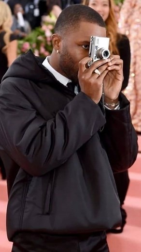 The 2019 Met Gala, seen through the lens of Frank Ocean’s Contax T3 — a masterclass in effortless cool, understated glamour, and behind-the-scenes moments only he could capture. 📸✨ A rare, intimate perspective on one of fashion’s most iconic nights. | Somewhere Media