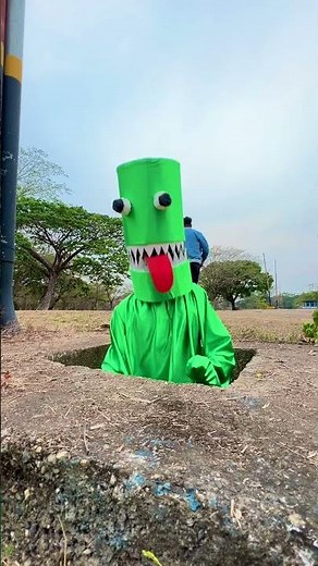 Este chico entró a un túnel y salió de allí otra cosa #shorts #humor