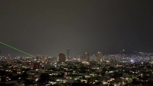 75K views · 2.3K reactions | El láser del Faro de Comercio de Monterrey, surcando el cielo en esta noche lluviosa.  Sergio Serrano. #monterrey #nuevoleon #mexico #travel #mty #CITY #VisitMexico #NuevoLeón | Monterrey en Imagenes | Facebook