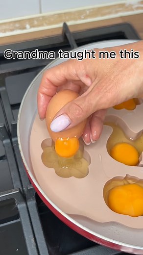 4.1M views · 837 reactions | Grandma's autumn breakfast This original video was produced by Network Media, LLC and Zore & Tomek | Home Hacks & Easy Snacks | Facebook