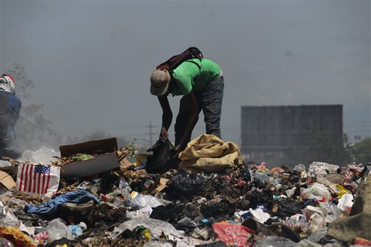 Sorting garbage in Haiti: A source of income with health risks for disadvantaged families