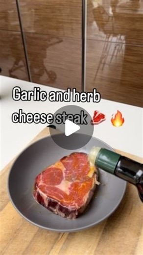 Joe Wicks on Instagram: "5 ingredient meal. So simple and full of flavour 😍👌🏽 Would you make this at home?"