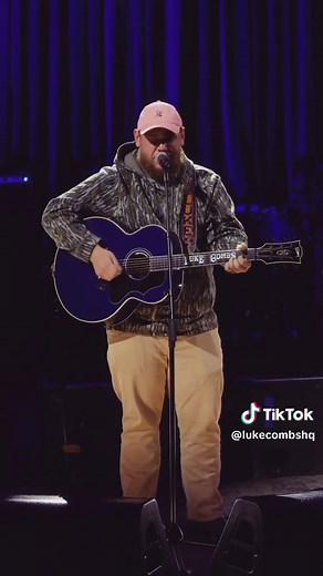 Luke Combs Releases New Single 'Days Like These'