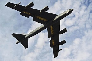 B-52 Bombers Carry Out First Airstrikes Against ISIS in Iraq