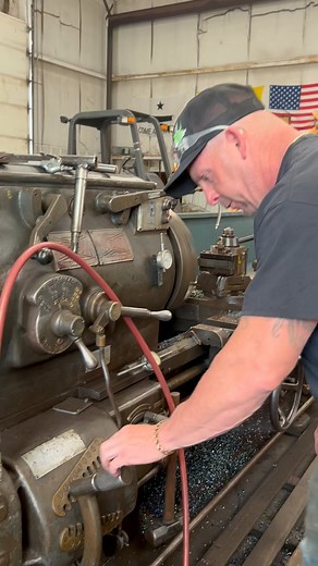 ZKutMachine on Instagram: "Setting up the Lehmann to thread some 6 pitch threads.. on a Top Drive bushing. #oilfield #oilfields #manual #manualmachinist #manualmachining #machiningart #machineshop #machineshoplife #machinisttherapyhotline #machining #machinists #nmtrue #practicalmachinist #lathe #nm #craftsman #workingman #work #oilandgas #madeinusa🇺🇸 #america #2nd #opencarry #man #manuallathe @zkutmachine"