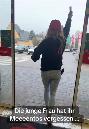 Junge Frau ihr Meeeentos 🙋‍♀️ #rewefamiliemartin #meme #fy #fyp #einzelhandel