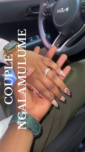 Je vous montre notre parcours , de la demande en mariage , les fiançailles au mariage , Dieu m’a fait grâce de trouver cette belle et magnifique personne , et de la prendre en mariage . M’accepter dans sa vie était une grâce et bénédiction, Et je rends grâce à Dieu parceque l’avoir dans ma vie a débloque beaucoup des choses , j’ai enfin trouvé mon bonheur . Elle est celle qui me donne la paix et la joie moi je l’appelle la femme parfaite … À Dieu la gloire pour cette nouvelle étape de notre vie 