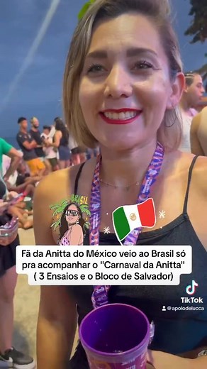 E essa fã da Anitta, do México, que veio ao Brasil pra acompanhar os shows de carnaval da cantora 🥹❤️ @anitta | Anittona