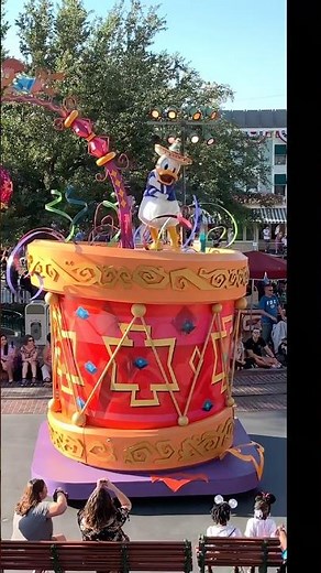 🇺🇸#mickeys #soundsational #parade #donaldduck #saludos #amigos #float #disneyland #shorts