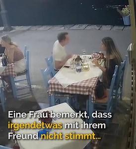 12M views · 144K reactions | Nichtsahnend genießt ein Gast sein Essen in einem griechischen Restaurant, als er plötzlich Atemnot bekommt. Der Besitzer behält aber einen kühlen Kopf und wendet das Heimlich-Manöver an. Durch das Zeigen dieser Bilder möchte er erreichen, dass mehr Menschen diesen Griff lernen und anderen Menschen in Not helfen können.  | Newsner Deutsch | Facebook