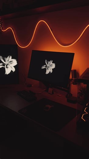 switching up the colour scheme a bit 🧡#compsetup #techcreator #gamingsetup #setuptok #techtok