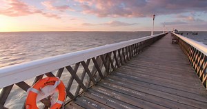 Fancy an Isle of Wight break for just the two of you this December? We've teamed up with Warner Leisure Hotels to give you the chance to #WIN a fantastic break at Norton Grange in Yarmouth! Visit ➡️ http://bit.ly/WINaWarnerBreak to enter the competition. The prize includes three nights half board and return ferry travel. Good luck everyone! 🍀 | Visit Isle of Wight