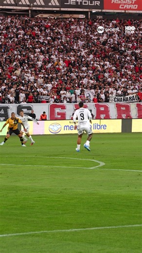 🔥🏟️😬 ¡Un duelo que se repitió en el Monumental! Javier Correa y Mono Sánchez sacaron lo mejor de cada uno y dejaron estos tremendos momentos, en la victoria de #ColoColo frente a Coquimbo Unido en la Fecha 9 de la #LigaDePrimeraMercadoLibre 2026. Disfruta de lo mejor del fútbol chileno. Suscríbete a #TNTSportsenHBOMax 📲💻 Link en la BIO 📍