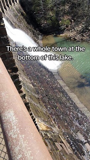 📍Spring Lake/Arkansas. There's a whole town buried at the bottom of this lake.🤘 #Arkansas #hiking #fypシ゚viral #viraltiktok #wildlife