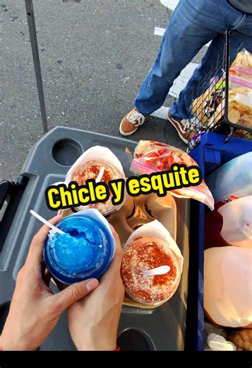 2 corns in a cup and bubble gum drink😋🌶️🌽 let me know how I do #foryoupage #raspados #elotero #elotes #fyp