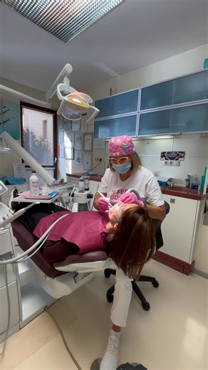 5.3K views · 50 reactions | EMS Iranyitott biofilm terapia #ems #GBT | Tarnóczi Dental | Facebook