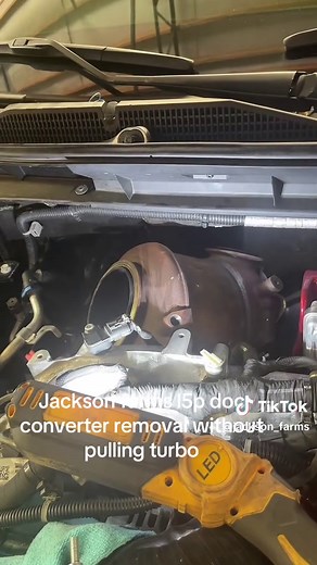 Pulling turbo doc converter off l5p without removing turbo cab lift#l5p #downpipe #duramaxdiesel #jacksonfarms #dyi