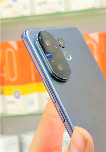 VIVO V60 5G Review: 100x Zoom & Impressive Specs