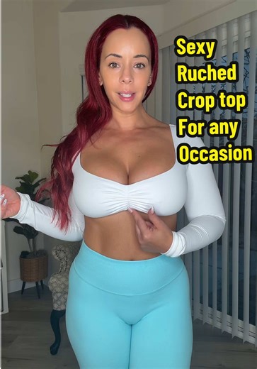 Lately I’ve been loving long sleeve crops!! This is a must have! #fashion #gymoutfit #womensfashion #fyp #croptop