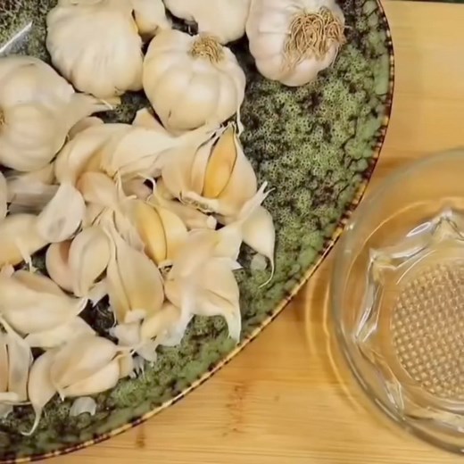 How to Make Ginger Garlic Paste at Home in Just 5 Minutes #fbreelsfypシ゚viralシ #Foodzlife #gingergarlicpaste #howtomakegingergarlicpaate #kitchentipsinhindi #KitchenTips #kitchenhacks #indianspices #howto #tips #hacks #hacksandtips #foodzlife @topfans | FoodzLife