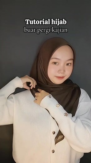 31K views · 276 reactions | Tutorial hijab untuk pergi kajian 勺 #tutorialhijab #Tutorialhijabsegiempat #tutirialsegi4 #menutupdada #Varishahijab Hijab segiempat Paris polos by varisha official store Belinya di toko ini ya.. https://s.shopee.co.id/1VrIiXtCrb | TutoRial HijAb Qu | Facebook