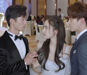 🍨The CEO had already made up his mind to steal the bride, only to discover that Cinderella was just a bridesmaid. 🍨Drama：十年三月三十日 Ten Years Late #chinesedrama #hotdrama #十年三月三十日 #TenYearsLate | C-drama time