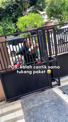 Felaufeẽ on Instagram: "KALO KAYAK GINI SEMUA JUGA MINDER 😭‼️ Gw sampe insecure gara2 liat mbak nya secakep ini, mana rambutnya jg bagus bgt lagi... akhirnya beraniin diri buat nanya dia pake apa & ternyata cm shampoo aja. Nama shampoo nya Felaufee dia pake varian Twilly ✨ Tapi emang bener loh, abis gw pake rasanya kayak hair botox gitu loh 🥹 komen "CANTIK" kalo kalian pengen kyk dia juga deh! #viral #ojol #haircareviral #haircare #hairtutorial"