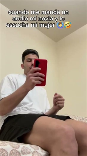 cuando me manda un audio mi novia y lo escucha mi mujer 😨🤣 #funnyvideo #humor #comedia