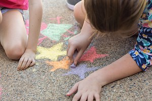 Sidewalk Susan Brings Little Girl To Tears After Spraying Down Her Chalk Art [VIDEO]