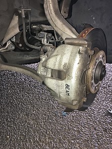 [アウディ A4 （セダン）]フロントブレーキパッド交換