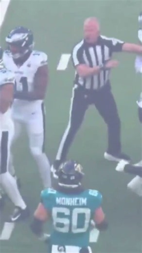 Jeremiah Trotter and Bryan Thomas get EJECTED on the opening kickoff Eagles vs Jaguars #shorts #nfl