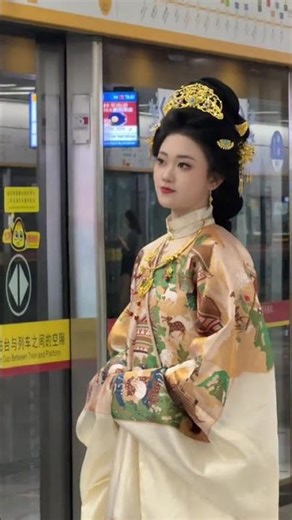 Reviving Ancient Elegance: Ming Dynasty Hanfu Fashion Unveiled