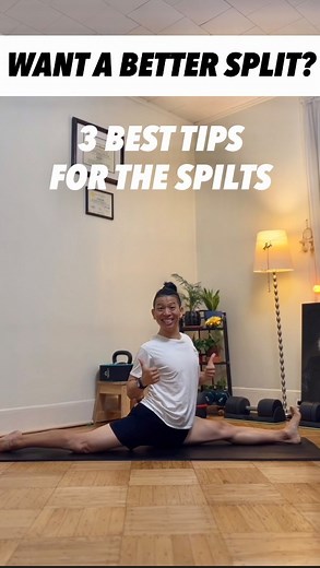 Want to improve your split? Just sit on a stack of yoga blocks! If you’re feeling stuck, don’t worry—I was there too. Everything takes time. But I’ve got some tips to help you reach your goal faster! 💫✨ Here’s tips for you all. Tip 1: Start with a deep lunge, straighten your back leg, and add a gentle bounce for a hip flexor stretch. The stronger, the better! Tip 2: Drop your back knee, move into a low lunge, engage your core, and do Cat and Cow stretches. Keep pushing your front heel into the 