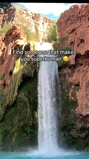 🌊🏞️ Havasu Falls — Arizona’s Hidden Paradise 🏞️🌊 Tucked deep inside the Grand Canyon, Havasu Falls looks like something straight out of a dream. 🇺🇸✨ With its unreal turquoise water, towering red canyon walls, and powerful waterfalls, it’s one of the most breathtaking hikes in the United States. 🥾💦 But don’t let the beauty fool you — getting there is an adventure. The hike is long, hot, and challenging, but every step becomes worth it the moment you see that blue water flowing through the