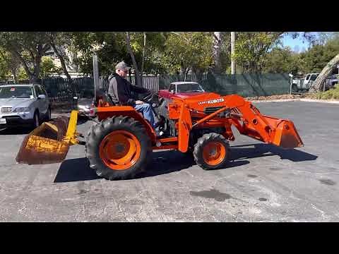 Kubota L2900 4WD Tractor