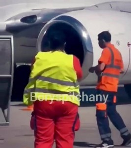 383K views · 325 reactions | “I love the feeling of the fresh air on my face and the wind blowing through my hair.” —Evel Knieval ✈️☀️ Happy Friday! Get out there and get your breath of fresh air! 酪 (preferably not on the wing of a commercial airplane) 路‍♀️ https://www.instagram.com/passengershaming/ | Passenger Shaming | Facebook