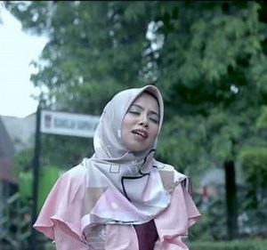 Lirik Ada Rindu Untukmu - Vanny Vabiola