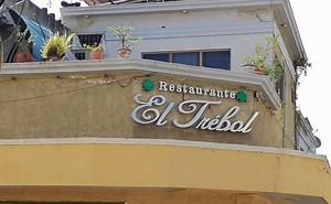 Clausura SAT restaurante El Trébol, emblemático en Colima; comensales critican daño a familias