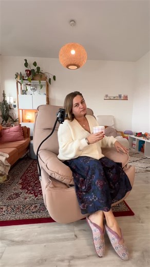 🎉FlexiSpot Black Friday 📅 Du 28 nov. au 1er déc. ✨ -10 % sur tout le site avec le code : FSBF10 🔗https://bit.ly/4imoZdB 🎯 Challenge “Commande gratuitement” ! Jusqu’à 100 % remboursé ! (🎁 quantité limitée) #FlexiSpotFR 🎉 Le Black Month continue ! Jusqu’au 1er décembre, profitez des offres exclusives chez @flexispot.fr 🛋️ Moi, la maman parfaite, je teste leur fauteuil rose relax avec support téléphone à chargement sans fil et laissez-moi vous dire : entre la visio avec mon mari en voyage, l