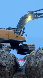 How long did it take you to start jumping trenches? Video Credit: @leandroalmiron_johndeere — WORK THE DIRT — #dirtlife #heavyequipmentlife #workthedirt #digitdigitalgps #heavyequipment #dirtwork #construction #earthmoving #earthmovingmachinery #excavator #johndeere #deere #deereconstruction #bluecollar #earthmover #tricks | Dig-It Digital GPS