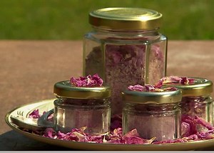 Gartentipps kurz und knapp: :-) Rosenzucker selbst gemacht | Querbeet