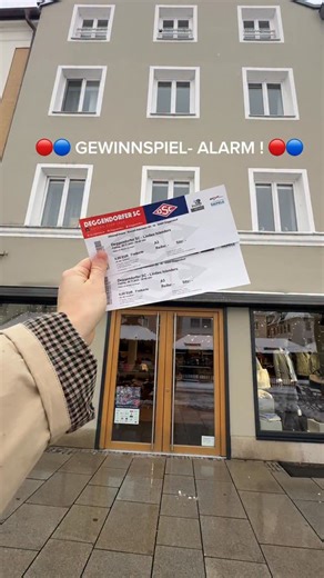 DSC | Deggendorfer SC ❤️💙 on Instagram: "🛑Gewinnspiel-Alarm!🛑 Wir verlosen 2 Freikarten für das Heimspiel des Deggendorfer SC am Freitag gegen den EV Lindau! Die Tickets haben wir für euch versteckt - erkennst du, wo das ist? Komm einfach zur Kasse und sag das Codewort „Deggendorf SC“. Wer zuerst da ist, gewinnt! Also: Viel Spaß beim Suchen und viel Glück🍀"