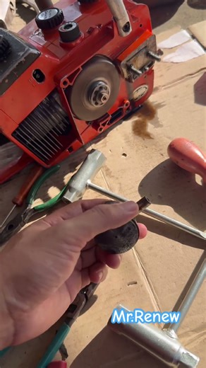 replaced the piston on this chainsaw with another one. Do you think it’s running well?