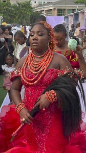 An Ijaw Wedding Tradition; The tradition is that the bride will not smile till she’s satisfied with the amount of money sprayed by the groom and his friends. Her husband didn’t even stop spraying when she smiled. 😍 🎥; @riversbrides | Portharcourt Specials