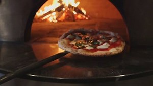 Artisan pizzas and outstanding garlic knots. | Phantom Gourmet