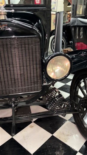 Model T Ford 1922 Centre up close, amazing to thin these were all hand made #CarsOfTikTok #ford #vintagecar #modelt #museaum @Miles Through Time